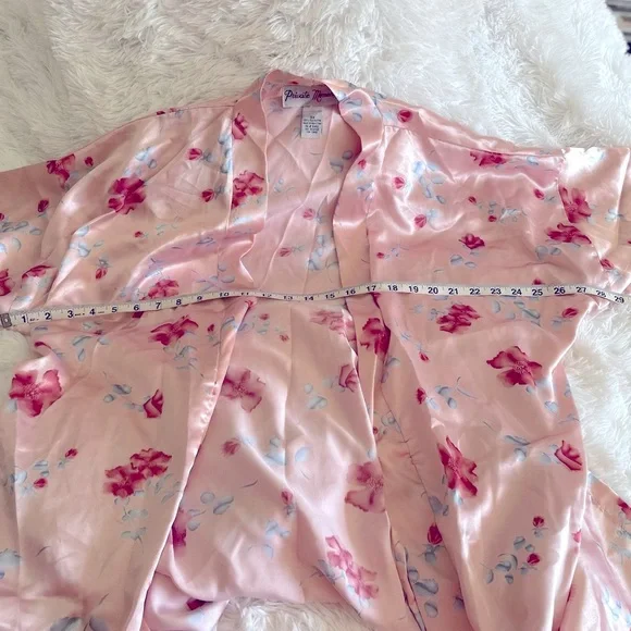 Pink and Red Floral Robe and Nightgown Set with Tie Closures Size 3X - Picture 14 of 15
